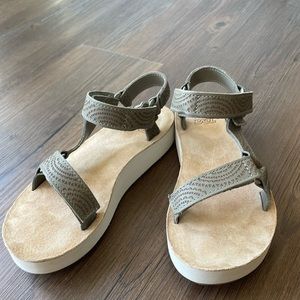 Teva Midform Universal Geometric sandal